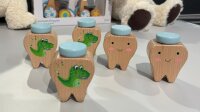 Handbemalte Milchzahndose Dino aus FSC Buchenholz - Einzigartig aus der Schweiz